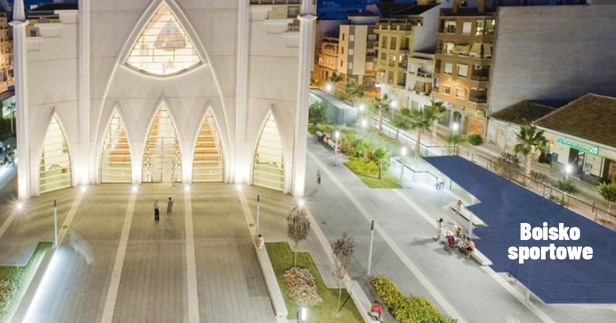 Budowa boiska sportowego na Plaza de Oriente